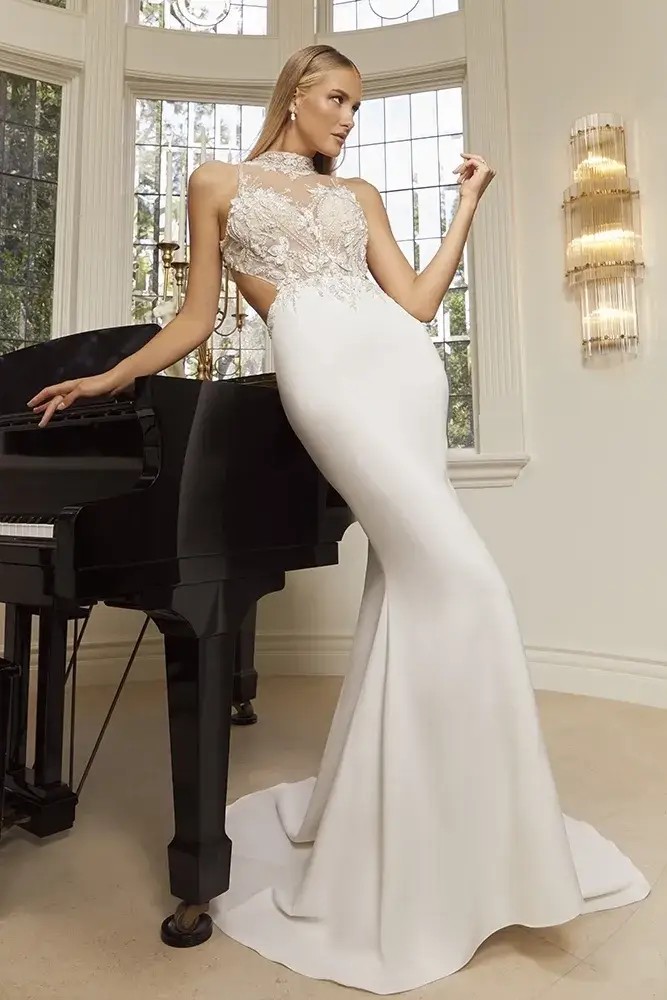 Model wearing Casablanca Bridal wedding dress